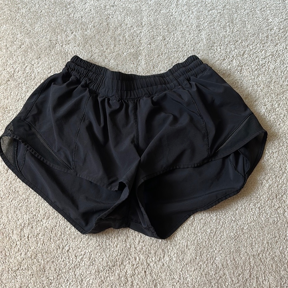 Black Lululemon Hotty Hot Low-Rise Lined Short 2.5"